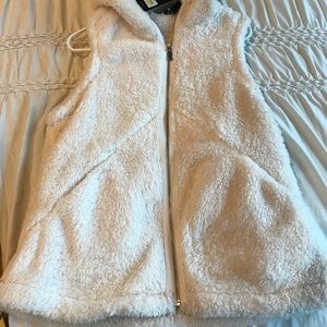 Jones New York white furry Sherpa teddy vest
